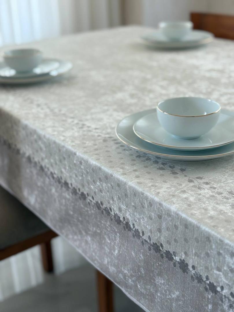 رومیزی مخمل شانل ضد لک طرح ظریف کد 545 11 رومیزی مخمل شانل ضد لک طرح ظریف کد 545 - Image 3