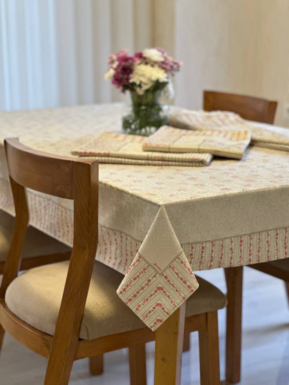 رومیزی و سفره پارچه ای مخمل شانل ضد لک کد 587 9 رومیزی و سفره پارچه ای مخمل شانل ضد لک کد 587