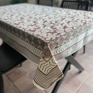 رومیزی مخمل شانل ضد لک طرح بته جقه قهوه ای کد 638